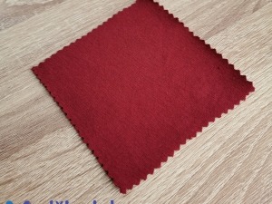 bordo spalvos kilpinis